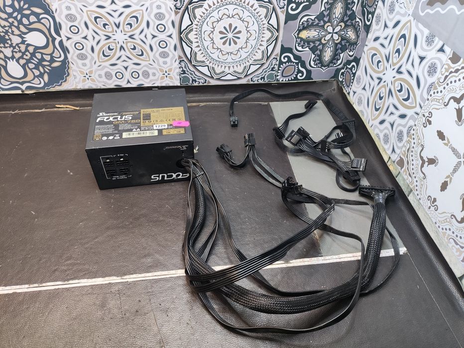 Блок живлення Seasonic SSR-750FM (FOCUS 750 gold)