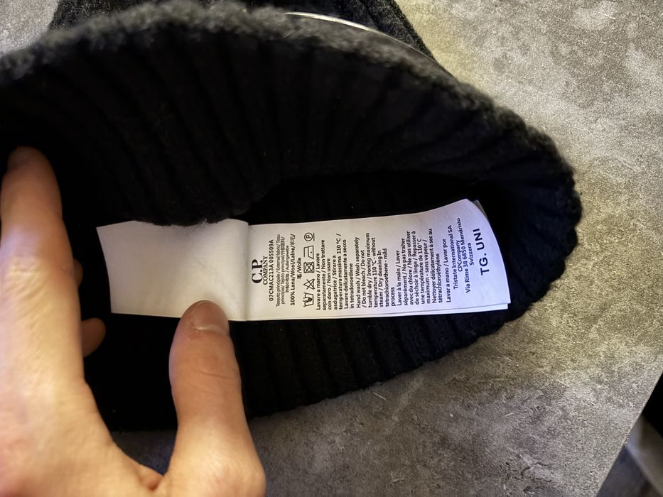 Czapka wełniana Cp company ze szkiełkami