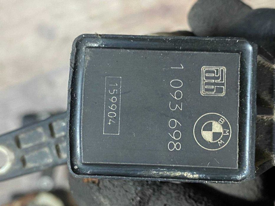 Датчик рівня положення кузова передній BMW E39 E38 1093698 / 1093697