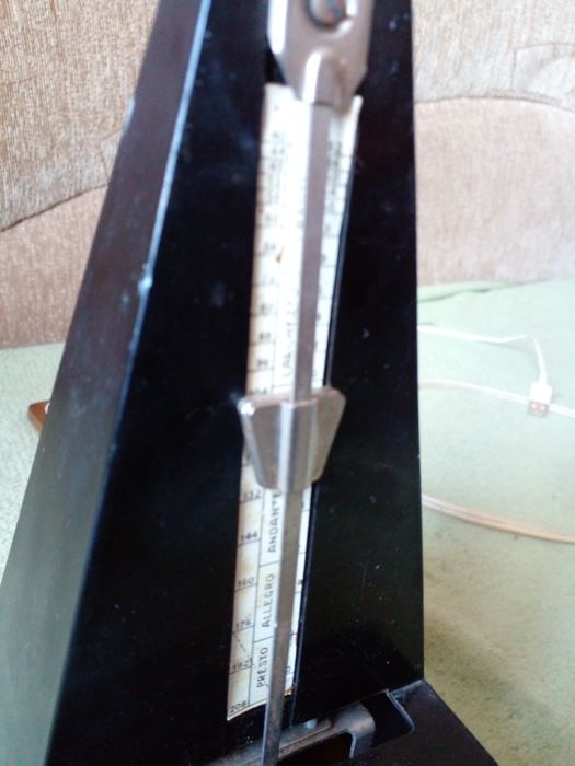 Продам метроном отличный