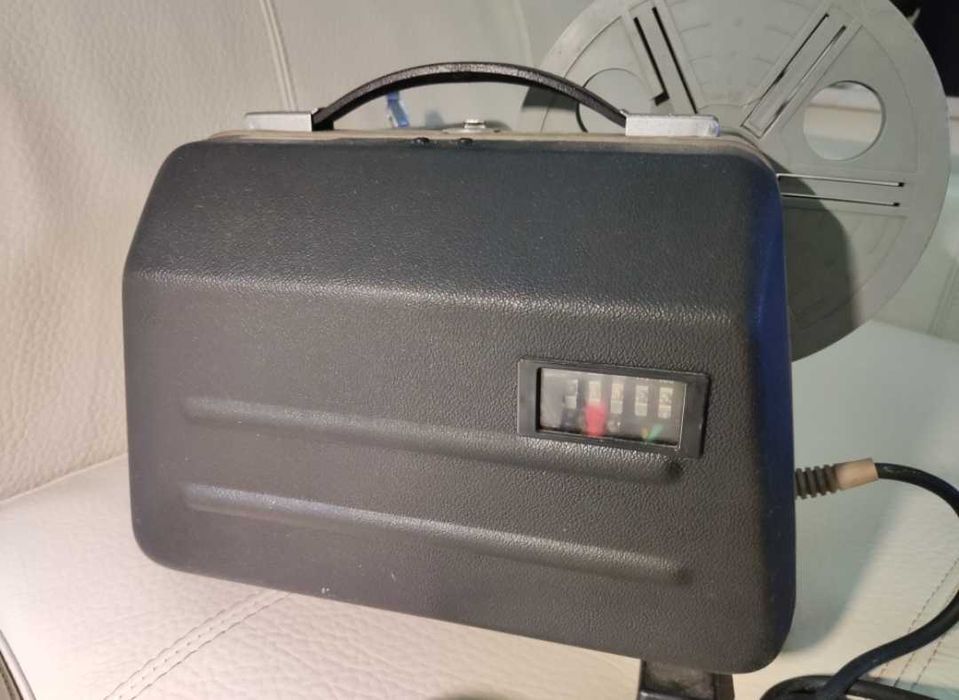 Super 8mm projetor "Raynox" modelo DU 707 TC