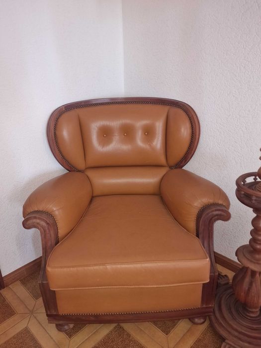 Conjunto de Sofás Clássico em Excelente Estado – 3+1+1