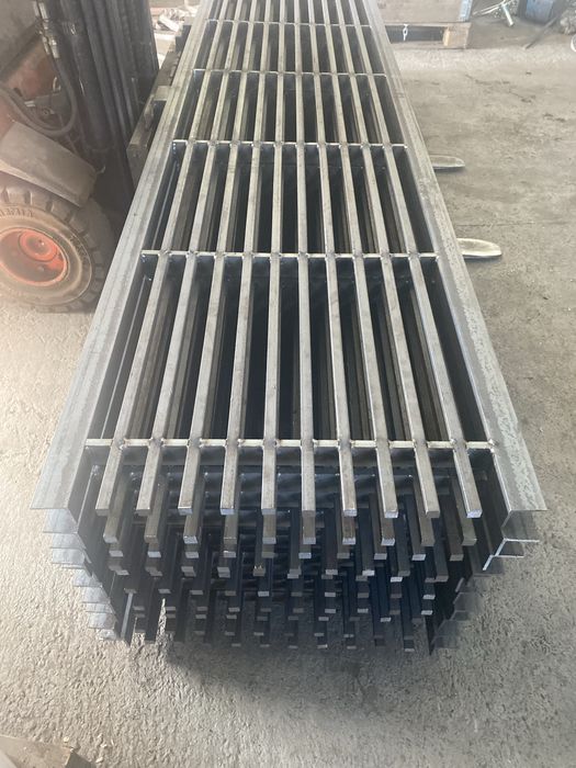 Ruszt ruszta kraty dla bydła wygrodzenia stanowiska maty