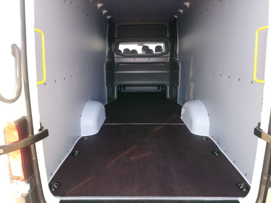 VW Crafter L5H3 Lekka zabudowa paki w samochodzie dostawczym
