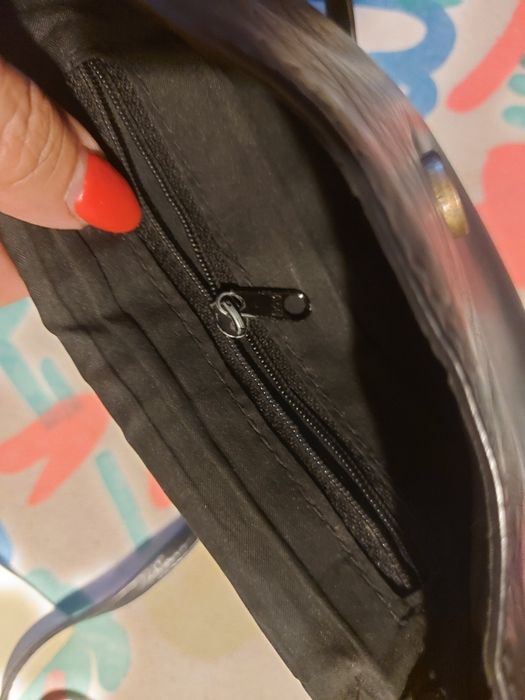 Mała torebka na długim pasku
