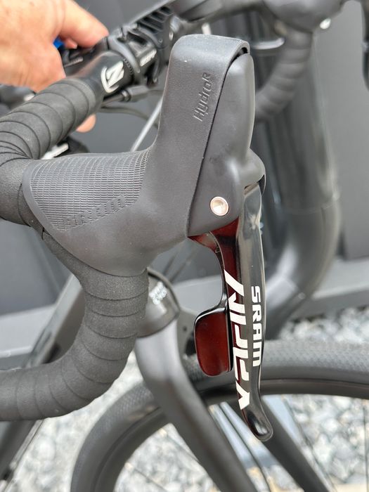 Piękny nowy rower Gravel Serious grupa sram