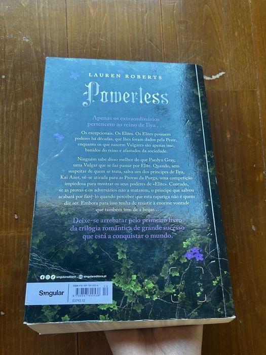 Livros - Coleção Powerless, Lauren Roberts