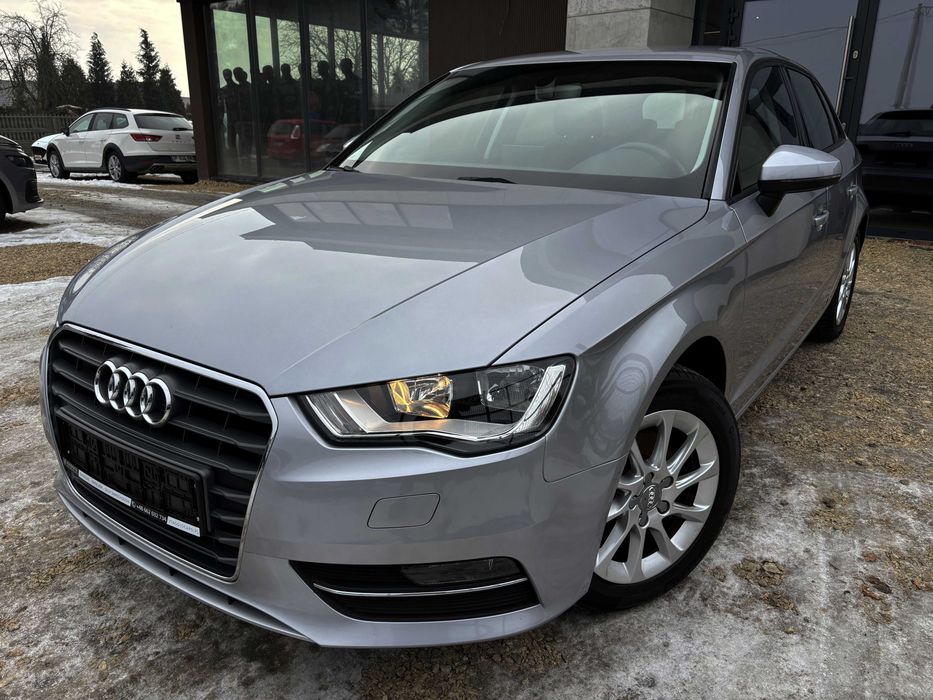Wynajem auta Wypożyczalnia samochodów Audi A3 Sportback 8V AUDI A3 hatchback
