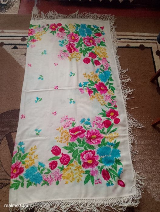 Продам хустку жiночу шерстяну