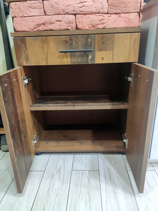 Тумбочки 2шт. Робилися на замовлення. Не фабричні!!!