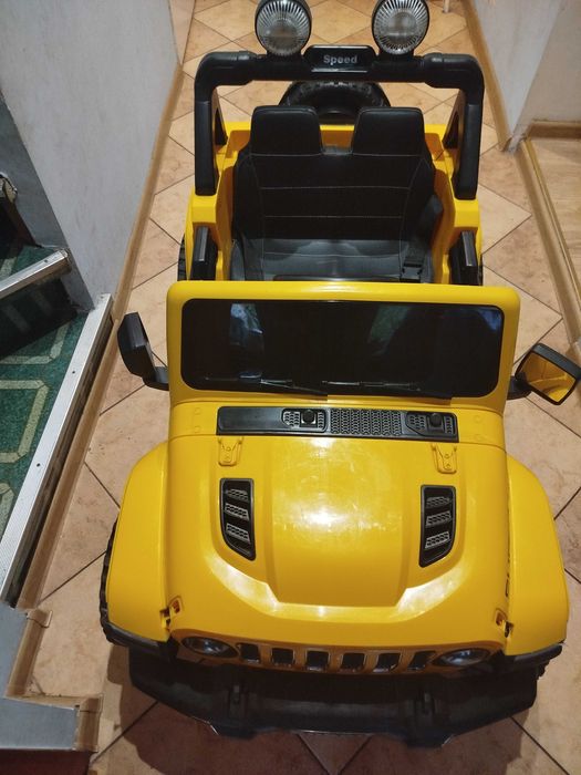 Autko na akumulator-duży jeep 3-7 lat -waga do 30 kg