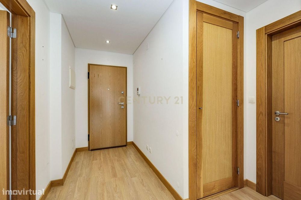 Arrendamento : Fantástico Apartamento T1 com Box (Pré-instalação para