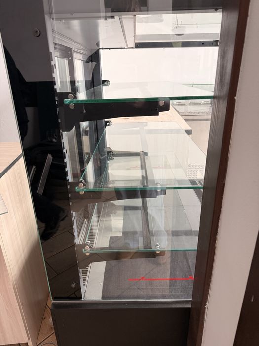 Кондитерська вітрина, вітрина для солодощів, холодильна вітрина. Quadros Slim Confi. Кондитерская витрина, вітрина для магазину кафе