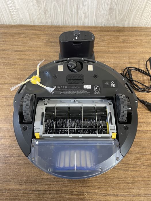 Робот-пилосос iRobot Roomba 697 з Німеччини!