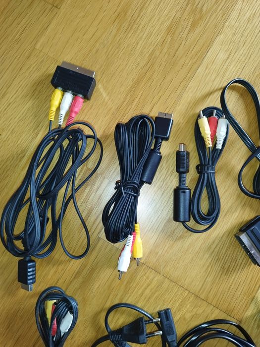 Lote de Cabos de PlayStation 1 ou 2 e cabos DVD