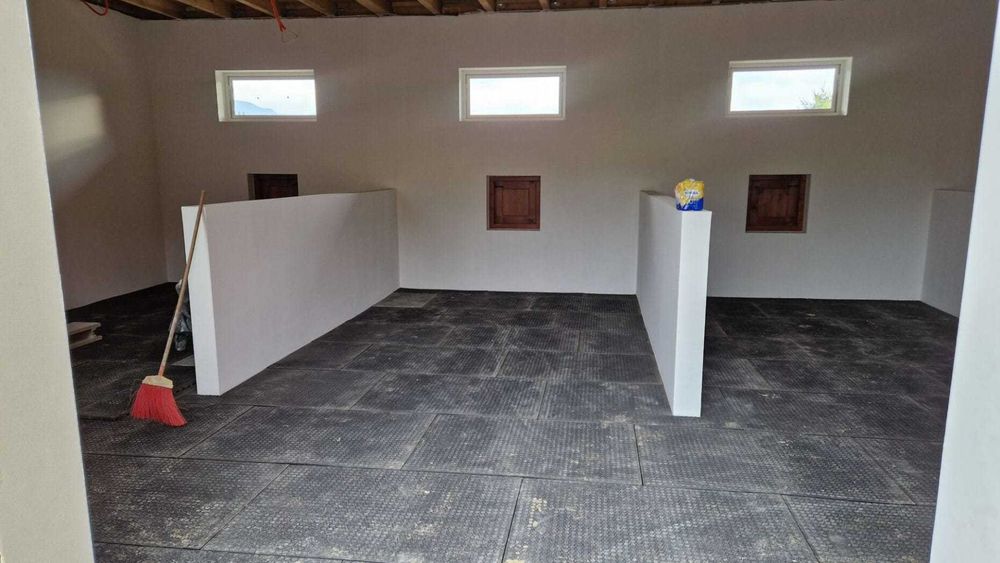 Maty stajenne, maty do boksów, maty legowiskowe maty dla koni