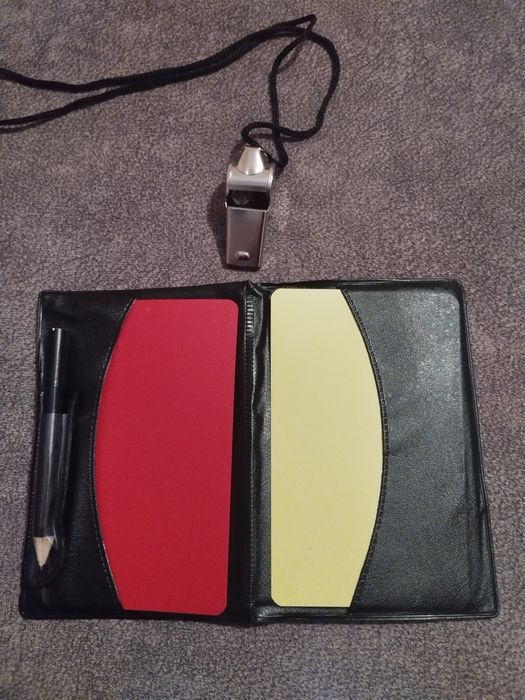 Суддівські карточки з футболу/карточки арбітра