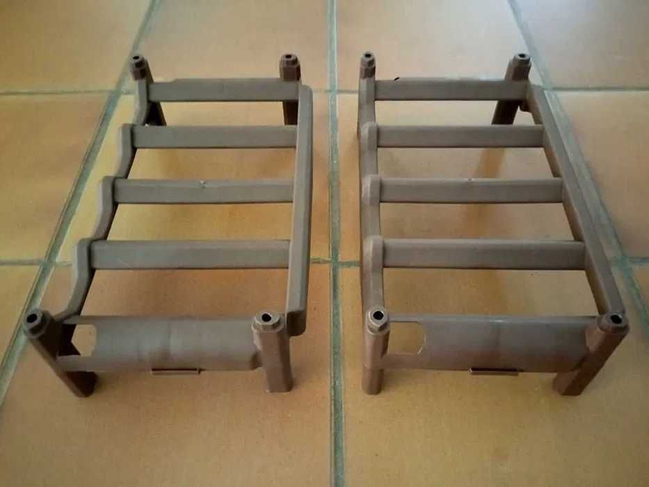 Suportes De Garrafas - Madeira e Plástico