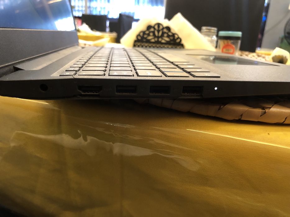 Lenovo V15-IGL Portatil