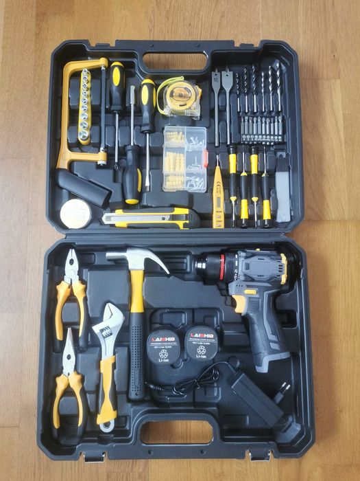 Wiertarko wkrętarka 18V z zestawem narzędzi.