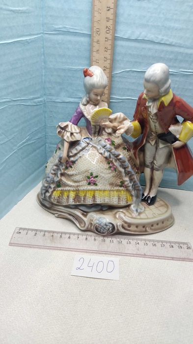 Статуэтки Барочная пара и девочка на колеснице Германия Липелсдорф .