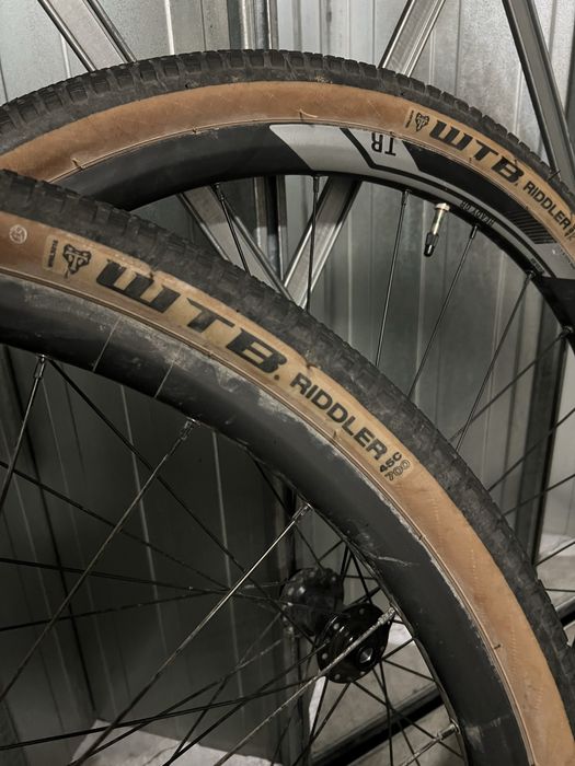 Rodas gravel Blackjack com pneus