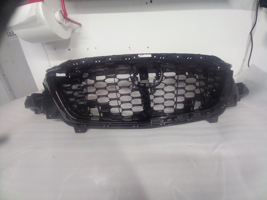 Mazda cx60 grill przedni z jedna listwą czarna