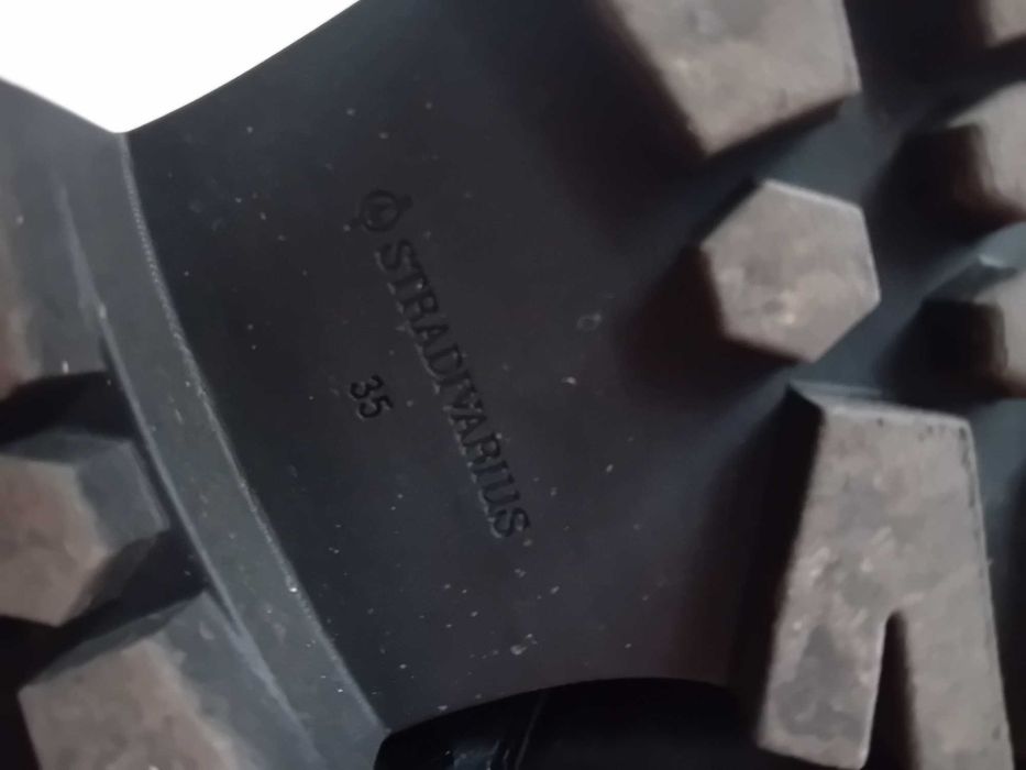 Botas estilo militar pretas  Stradivarius