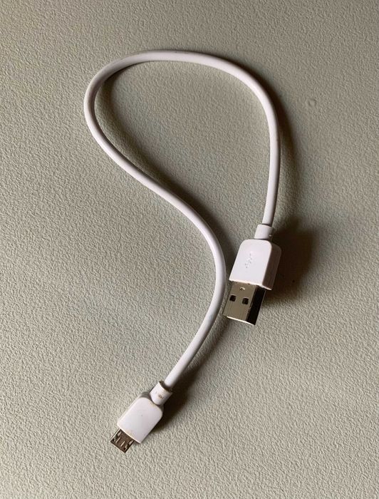 Pequeno Cabo USB - microUSB
