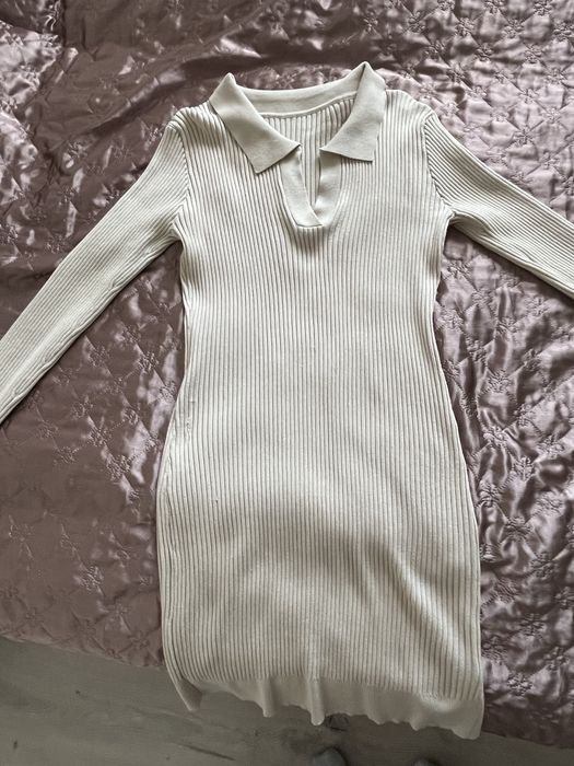 Dzianinowa sukienka kremowa