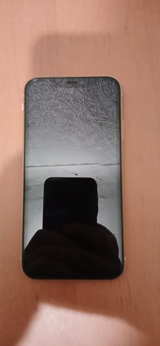 Iphone 11, 64  разбитый экран
