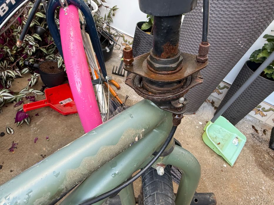 Bicicleta BMX Mongoose — Estilo, Resistência e Diversão!