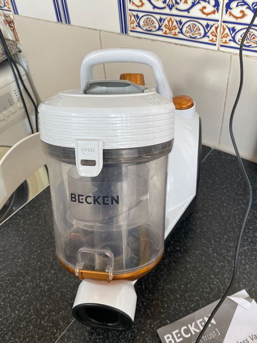 Aspirador sem Saco BECKEN BVC4110 (2,5 L - Branco) 55€