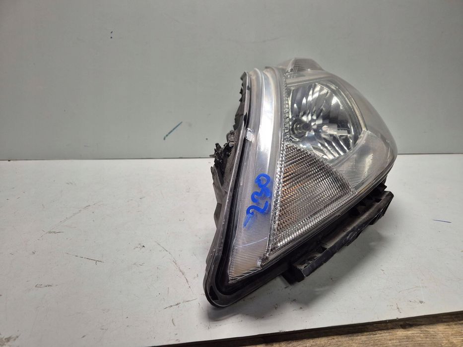 Nissan Tiida C11 2007 Przód Strona Lewa Lampa Przednia