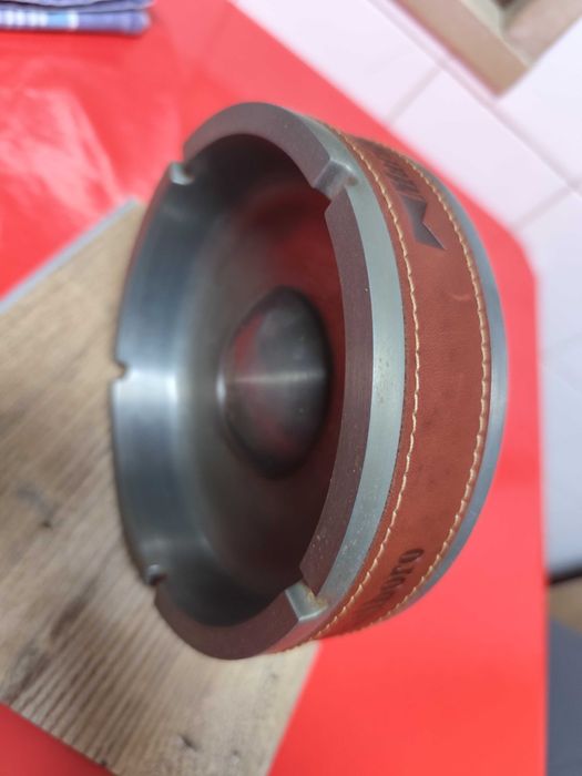 Cinzeiro grande em metal Marlboro