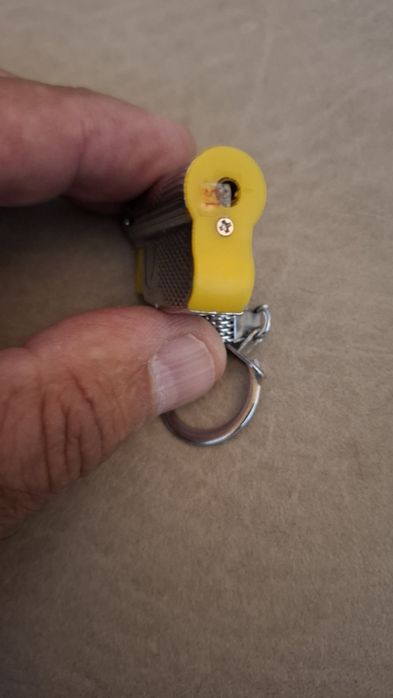 Isqueiro em forma de mini pistola