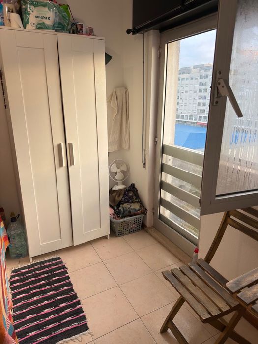 Arrendo Quarto, fica a 5 minutos do metro de Vila D’este