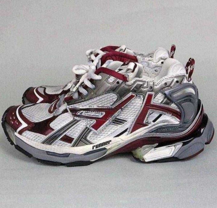 Кросівки Balenciaga Runner Red White

Розміри: 36-45