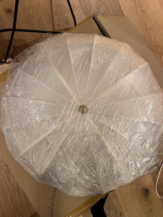 Candeeiro pendente em sede da Studio Gong