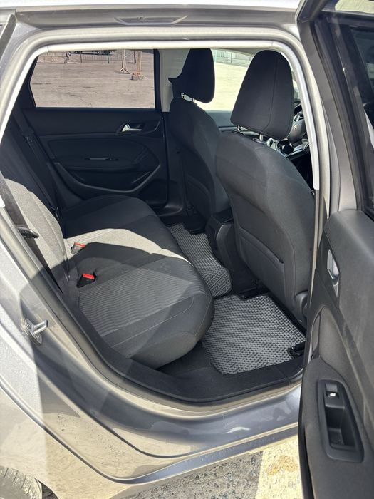 Продам Peugeot 308  2015року