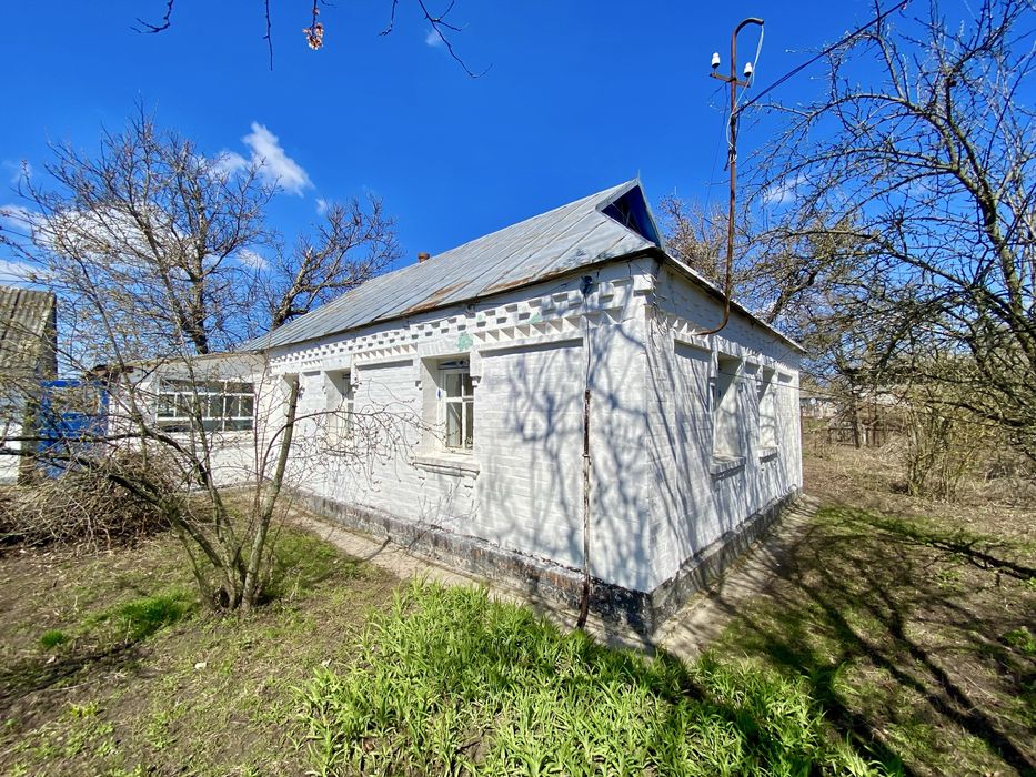 Продам будинок в селі Фесюри( 10 хвилин від річки)