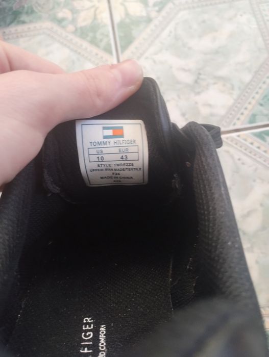 Продам Tommy Hilfiger