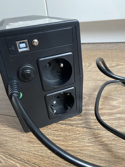 UPS Volt Polska 1000 va 600 w ( без аккум)