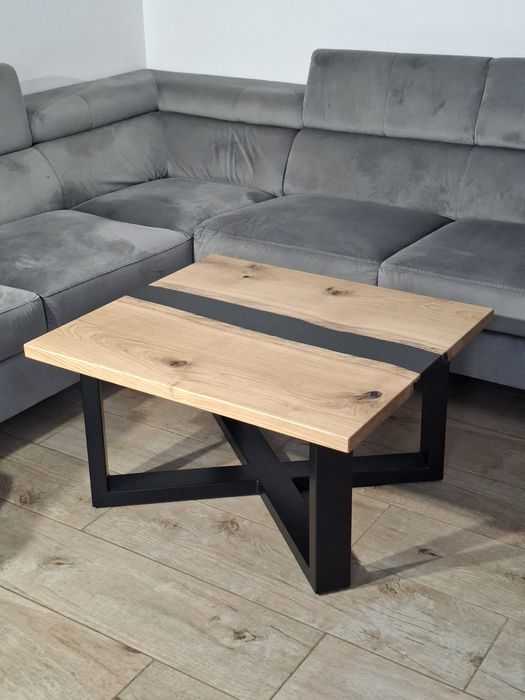 Stolik kawowy dębowy z czarną żywicą nogi stalowe malowane proszkowo