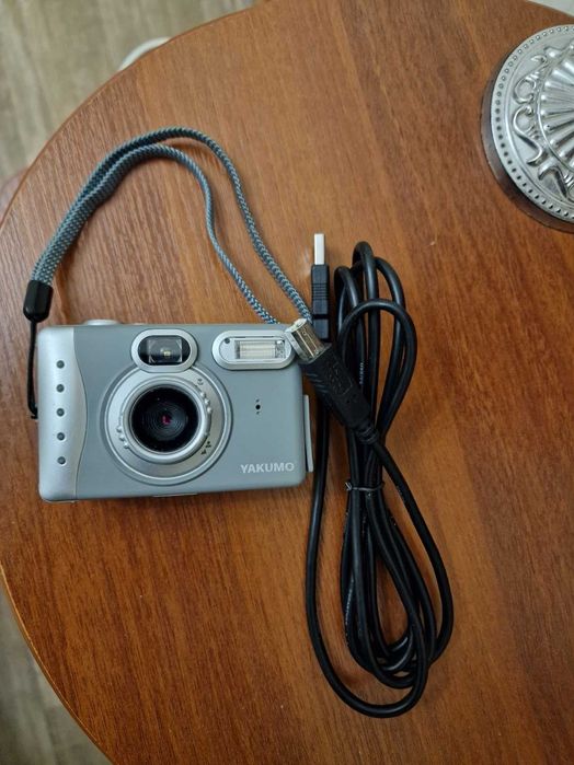 Продам "винтажный" фотоаппарат YAKUMO.