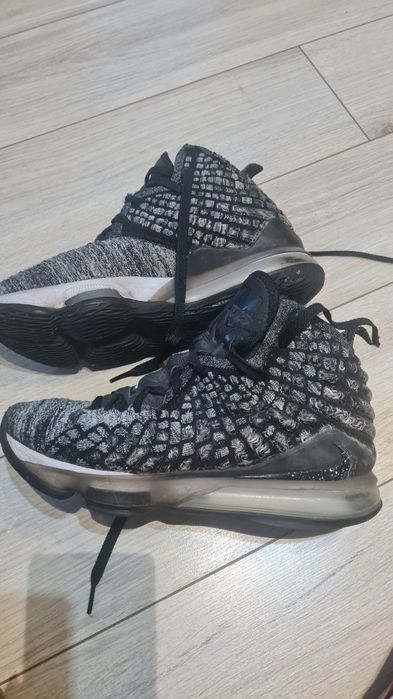 Na sprzedaż fajne buty sportowe