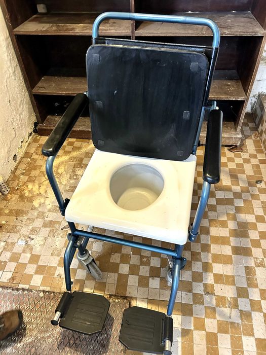 Sanitária com Rodas (Artigo Ortopédico)