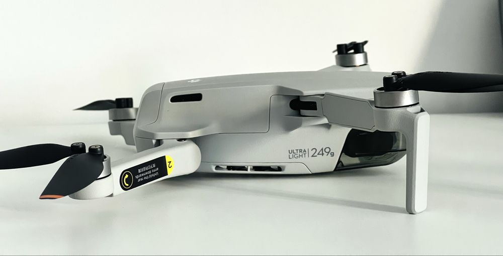 Drone DJI Mini 2 (4K / <249g) – Excelente Estado (Apenas 2 Ciclos de Bateria) + Acessórios