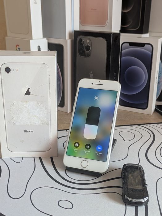iPhone 8 (64gb).