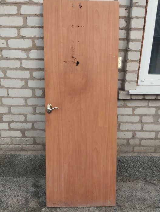 Продам  деревянные двери